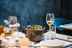 Frokost, lunsj og middag serveres