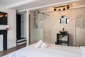 舒適雙人房 | 獨特裝潢、布置獨特、書桌、筆電工作空間