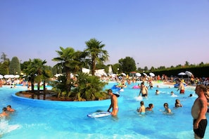 Seasonal outdoor pool, pool umbrellas, pool loungers - Happy Camp in Camping Bella Italia (Peschiera del Garda)