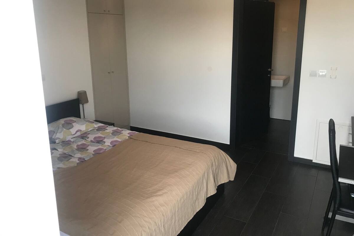Desk, free WiFi, bed sheets