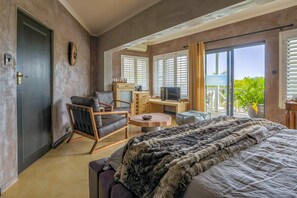 Exclusieve tweepersoonskamer, 1 kingsize bed, veranda, gedeeltelijk uitzicht op oceaan (White) | Lakens van Egyptisch katoen, luxe beddengoed, een minibar