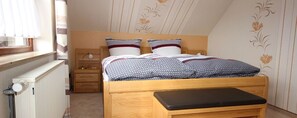 In-room safe, laptop workspace, blackout curtains, iron/ironing board