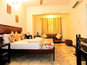 Deluxe Room | Desk, laptop workspace, soundproofing, free WiFi - Hotel Kishan Kunj (Kota)