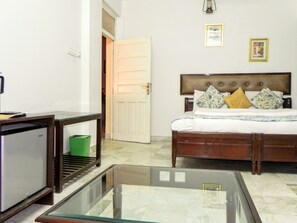 Deluxe Room | Desk, laptop workspace, soundproofing, free WiFi - Hotel Kishan Kunj (Kota)