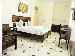 Standard Room | Desk, laptop workspace, soundproofing, free WiFi - Hotel Kishan Kunj (Kota)