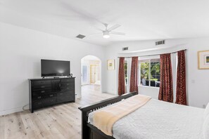 4 bedrooms, iron/ironing board, free WiFi