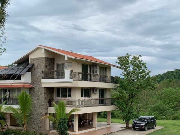 Fachada da propriedade