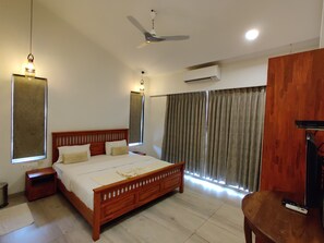 Basic Studio | Desk, free WiFi - Wood Stock Acres Villa Resort (Mumbai)