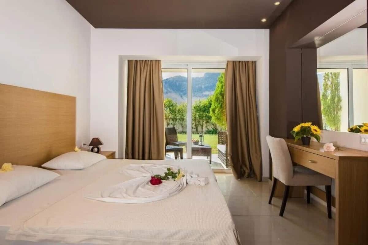 Zimmersafe, kostenlose Babybetten, Bettwäsche