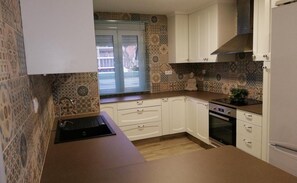 Fridge, oven, dining tables - Fantastic apartment in the center of Benidorm (Benidorm)