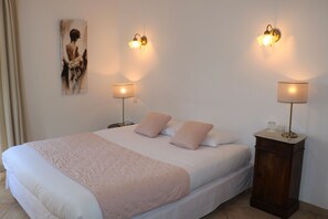 Comfort Double Room | Peralatan tempat tidur premium, dihias secara berasingan