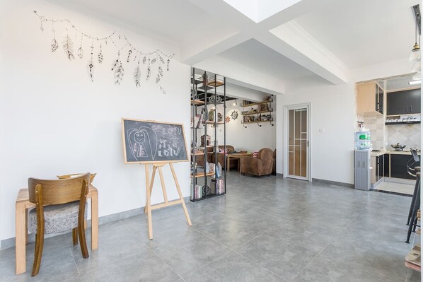 Family Suite, 5 Bedrooms, Non Smoking | 5 bedrooms, blackout drapes, free WiFi, wheelchair access