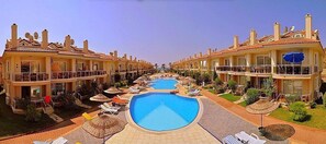 Außenpool, Liegestühle