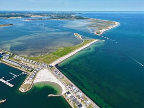 Una spiaggia nelle vicinanze