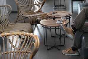 Lobby sitting area - BOOK1 by Brøchner Hotels (Aarhus)