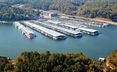 Spacious House 2 Huge Balconies with Fantastic Views! Close to Aqua Marina!