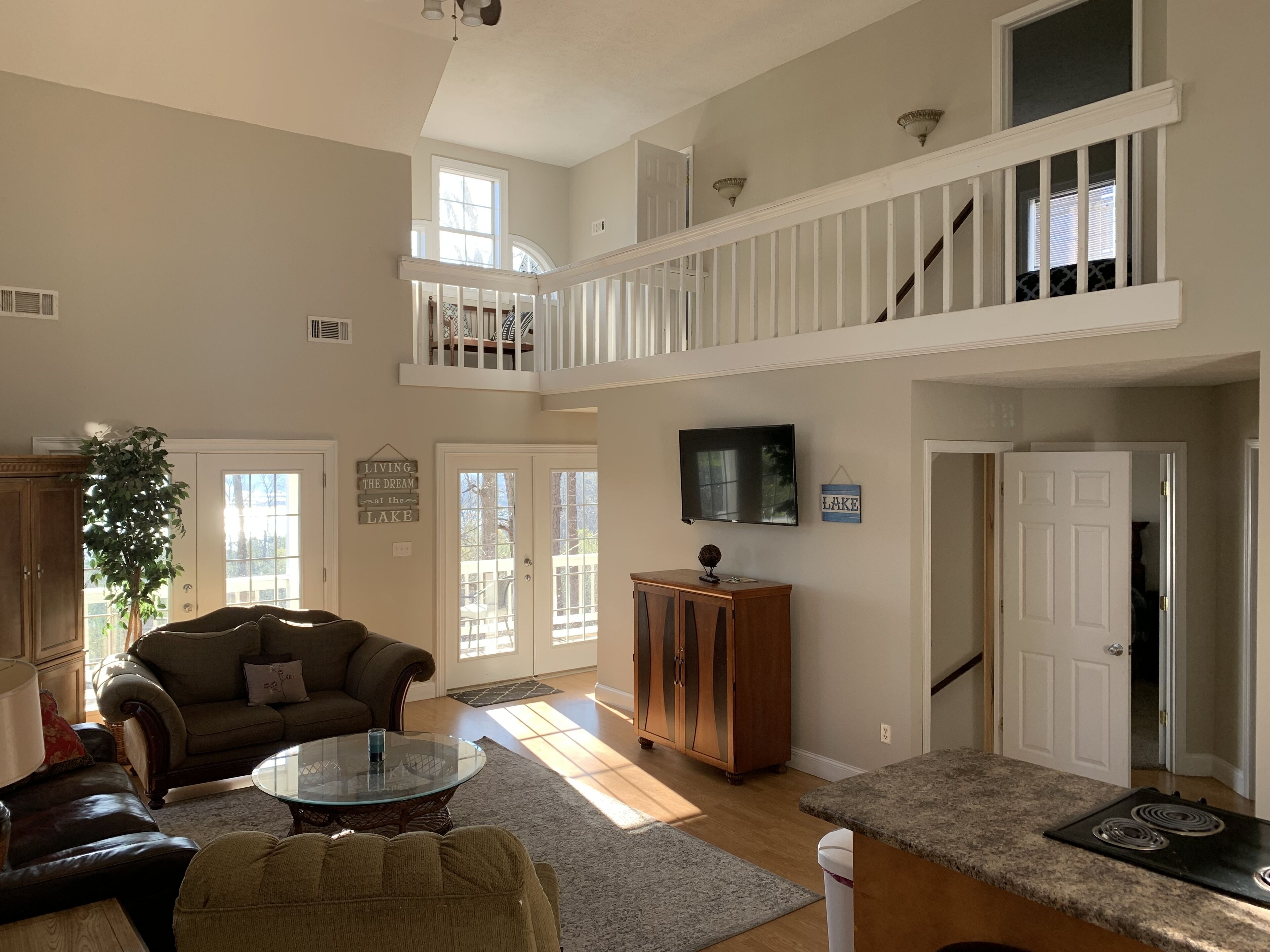 Pickwick Hills Lakeview Retreat