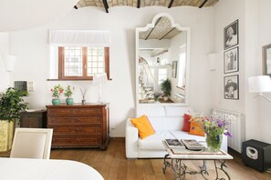 2 Schlafzimmer, Zimmersafe, Schreibtisch, Bügeleisen/Bügelbrett