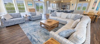 Crabby Mermaid: 8 Bedrooms, 775 Ft to Beach, Saltwater Pool, Hot Tub