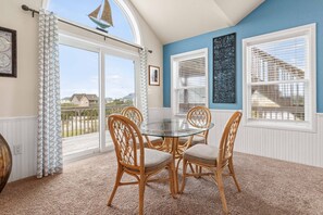 Dining - Crabby Mermaid: 8 Bedrooms, 775 Ft to Beach, Saltwater Pool, Hot Tub (Corolla)