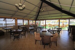 Tägliches inbegriffenes Frühstücksbuffet