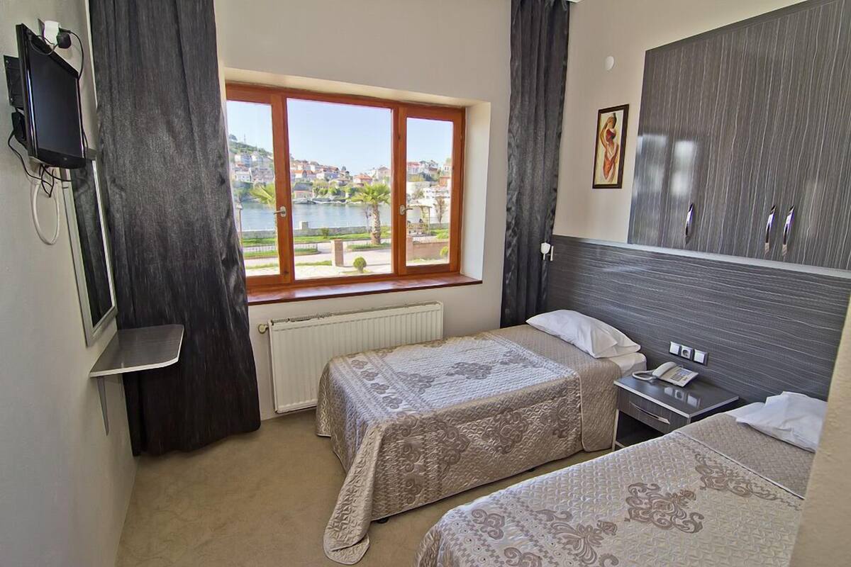 Standard-Doppel- oder -Zweibettzimmer, Meerblick | Kostenlose Babybetten, kostenloses WLAN, Bettwäsche