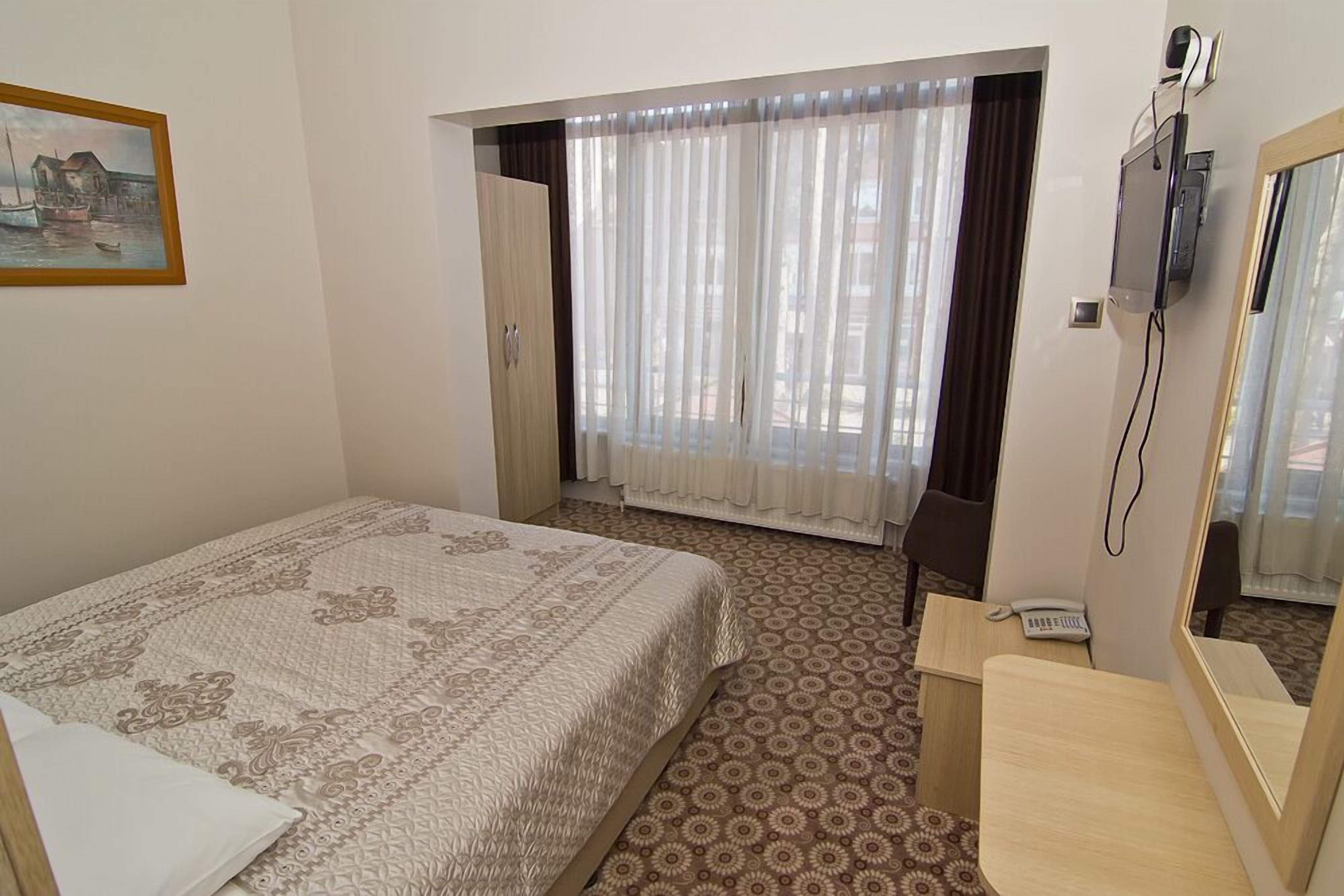 Standard-Doppel- oder -Zweibettzimmer | Kostenlose Babybetten, kostenloses WLAN, Bettwäsche