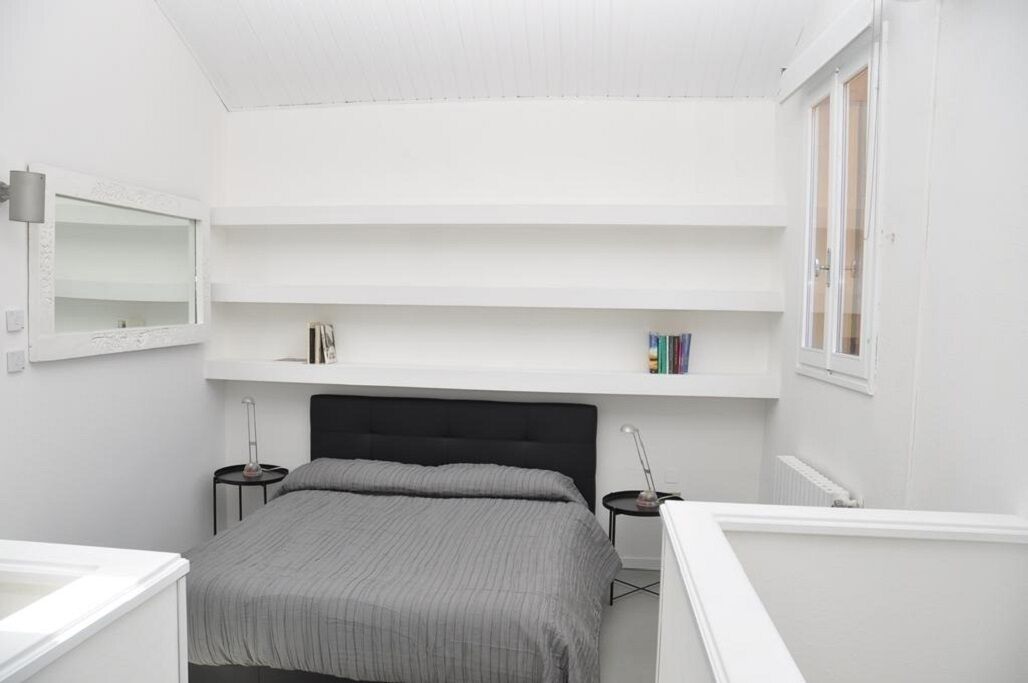 College of Spain apartment