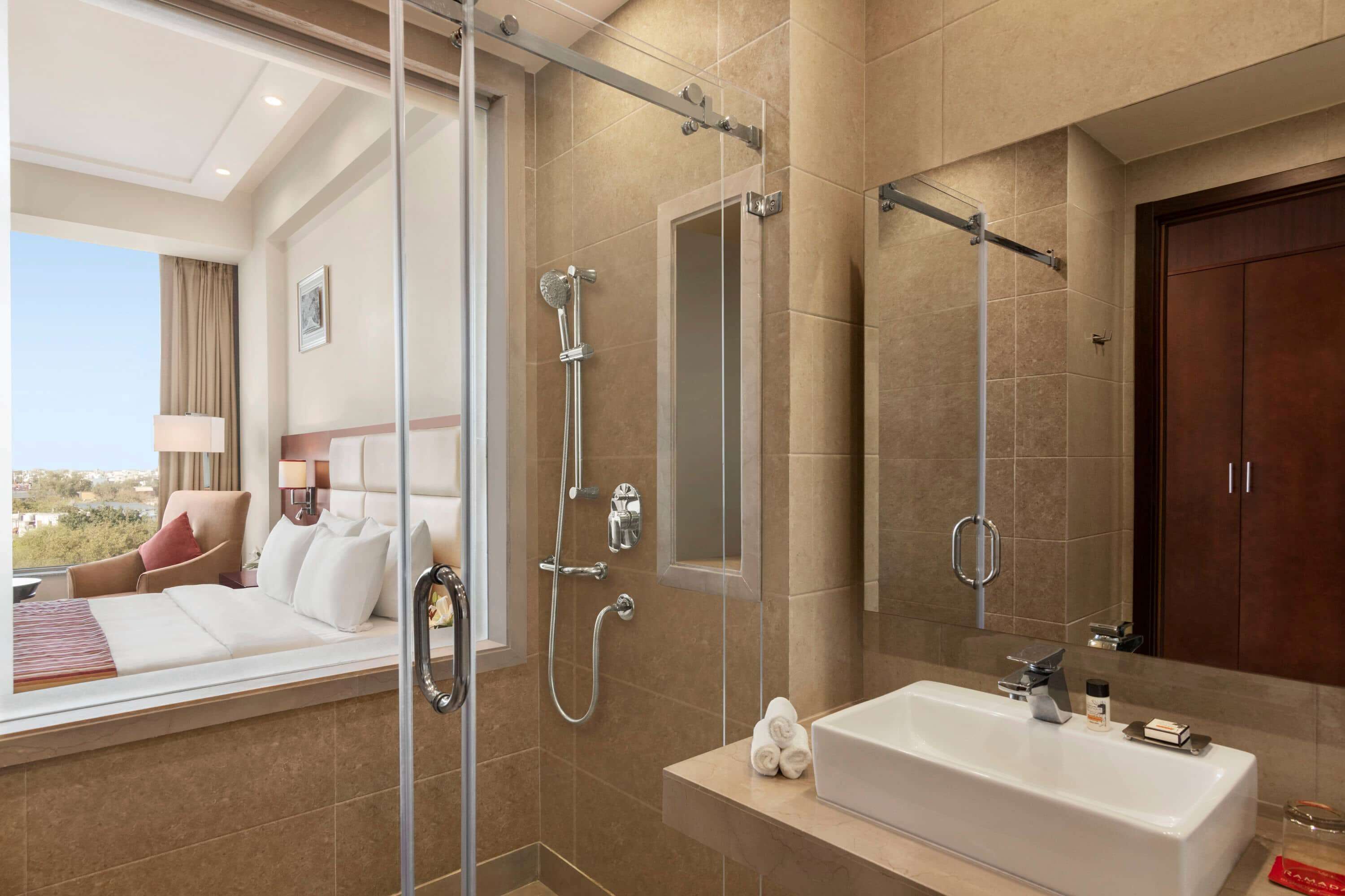 1 King Bed, Double Business Room, Non-Smoking | Bathroom | Shower, rainfall showerhead, eco-friendly toiletries, hair dryer