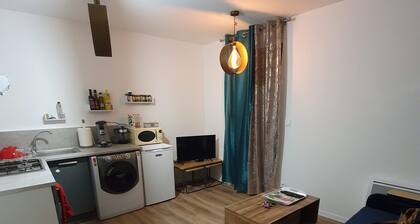 PIENEN F1-HAMMASTAMINEN KERROSKESKUKSESSA