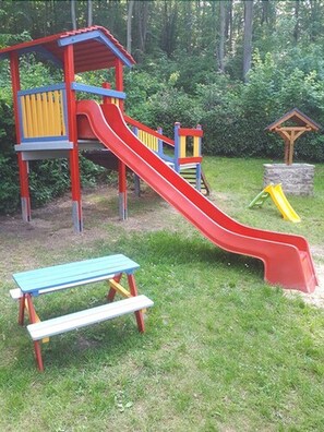 Área de juegos infantiles al aire libre