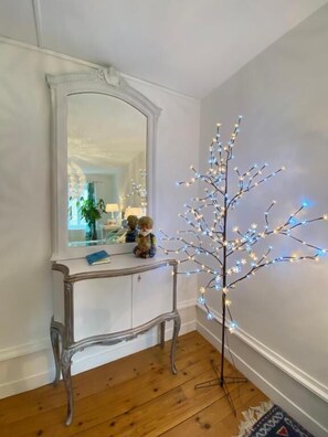 أغطية فراش متميزة وبديكورات فريدة لكل غرفة وطراز فريد لكل وحدة