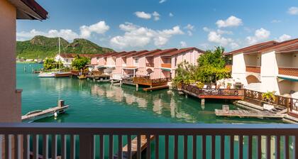 Elegant Villa on the Marina