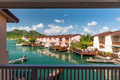 Elegant Villa on the Marina