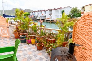Property grounds - Elegant Villa on the Marina (Jolly Harbour)