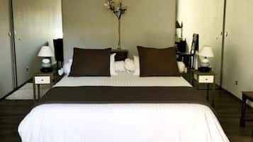 Double Room | 1 bedroom, individually decorated, individually furnished, desk
