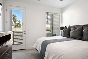 4 bedrooms, desk, iron/ironing board, travel crib