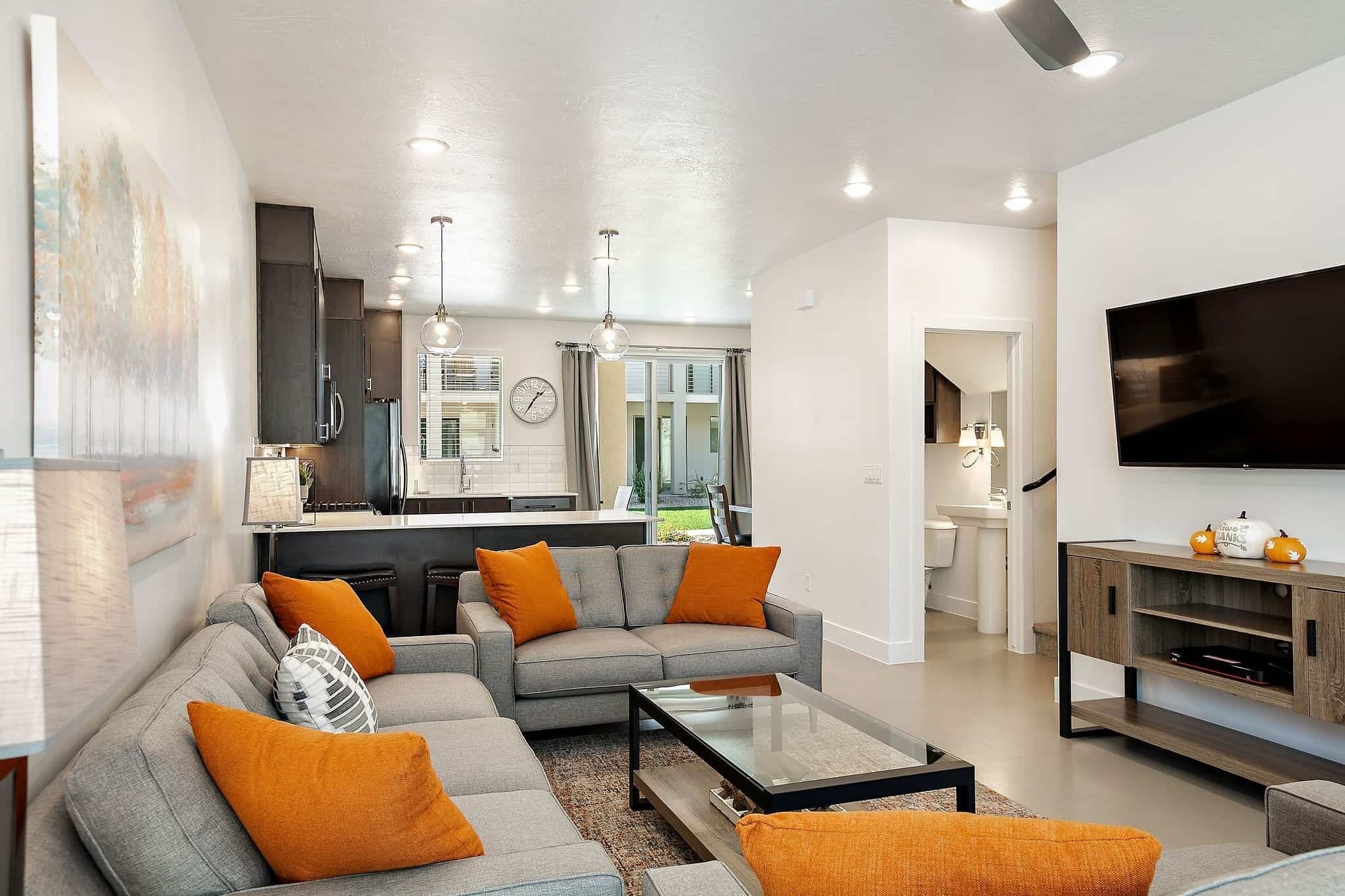 Get Away at the Lofts PICKLEBALL, Community Pool!