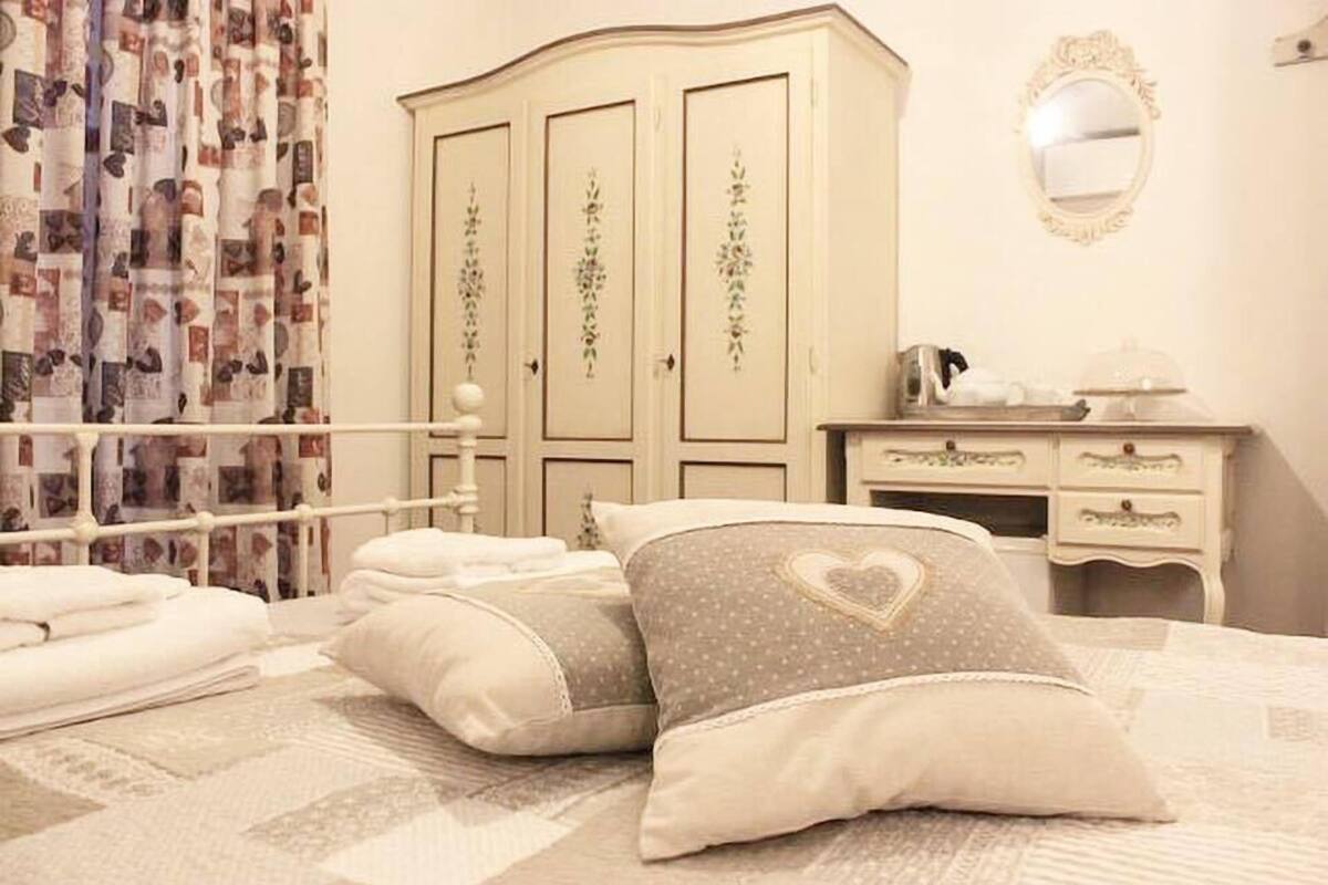 Habitación doble, Terraza, vista al mar | Ropa de cama de alta calidad, minibar y decoración personalizada