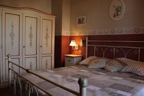 Habitación familiar, vista al mar | Ropa de cama de alta calidad, minibar y decoración personalizada
