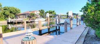 Marco Island Pool Home med direkte tilgang til Gulf