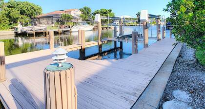 Marco Island Pool -koti, josta on suora pääsy Persianlahdelle