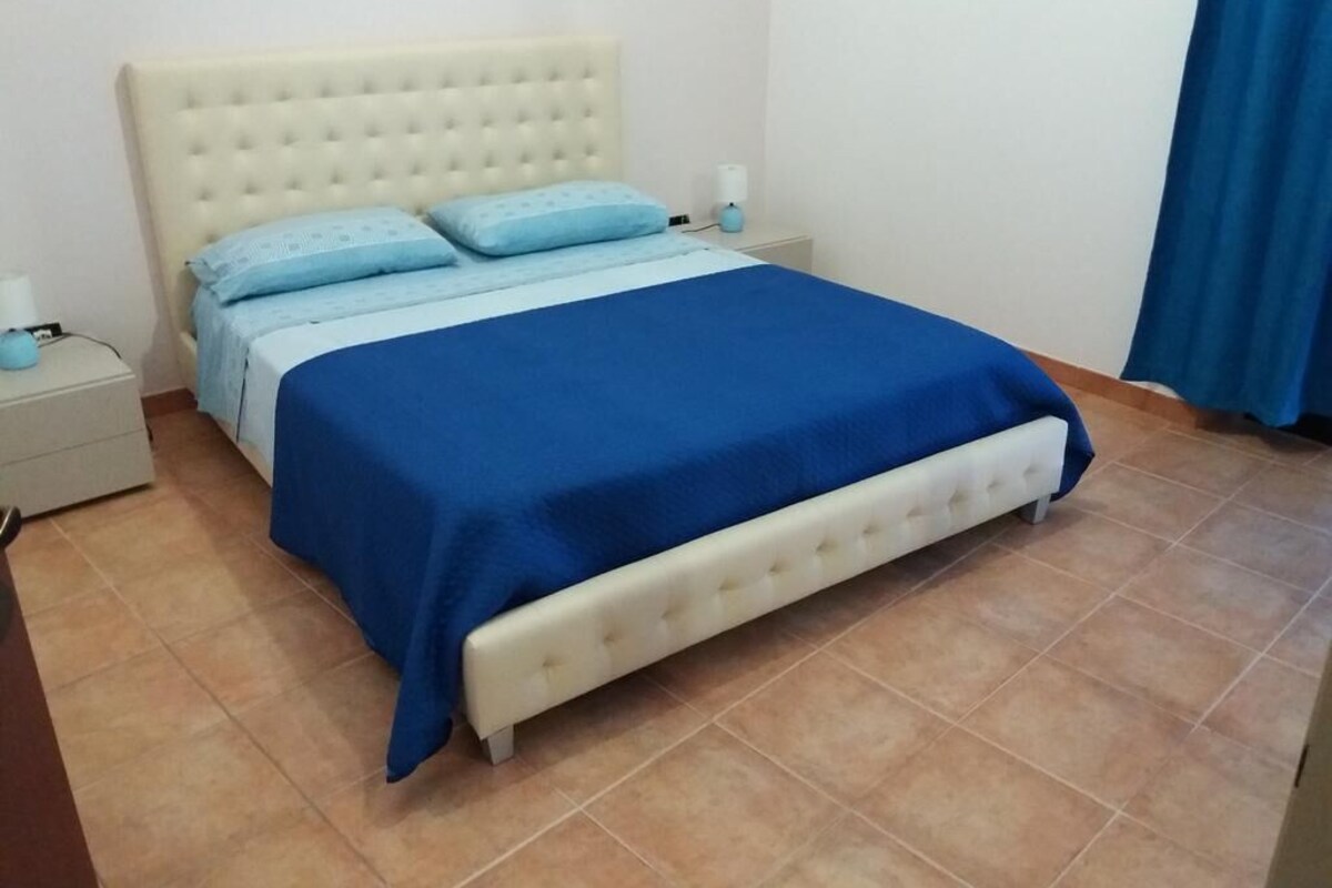 Decoración personalizada, muebles diferentes y escritorio 