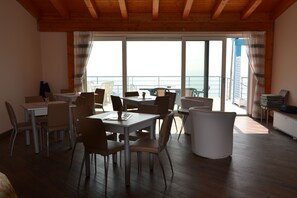 Desayuno buffet incluido todos los días 