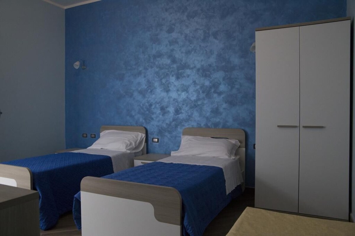 Decoración personalizada, muebles diferentes y escritorio 