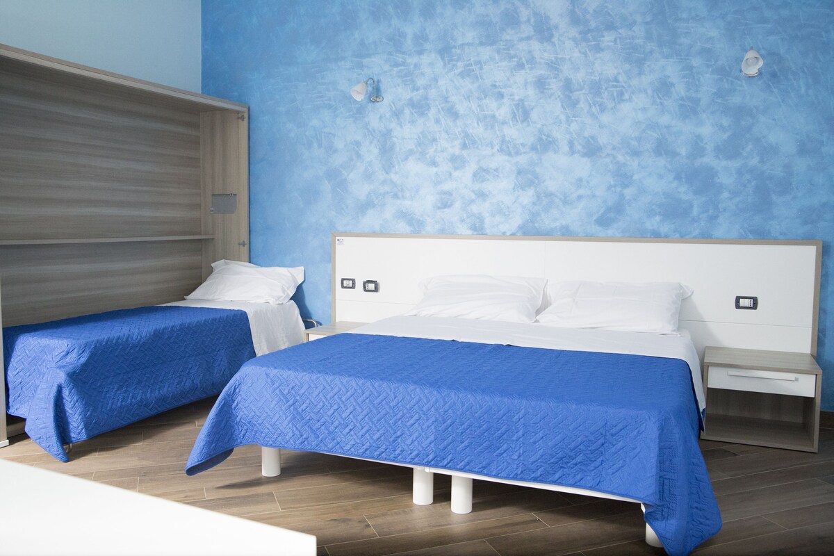 Decoración personalizada, muebles diferentes y escritorio 