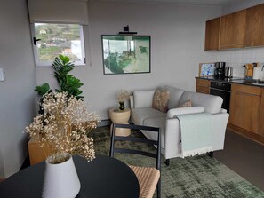 TV - Living with tropical ambience (Ribeira Brava)