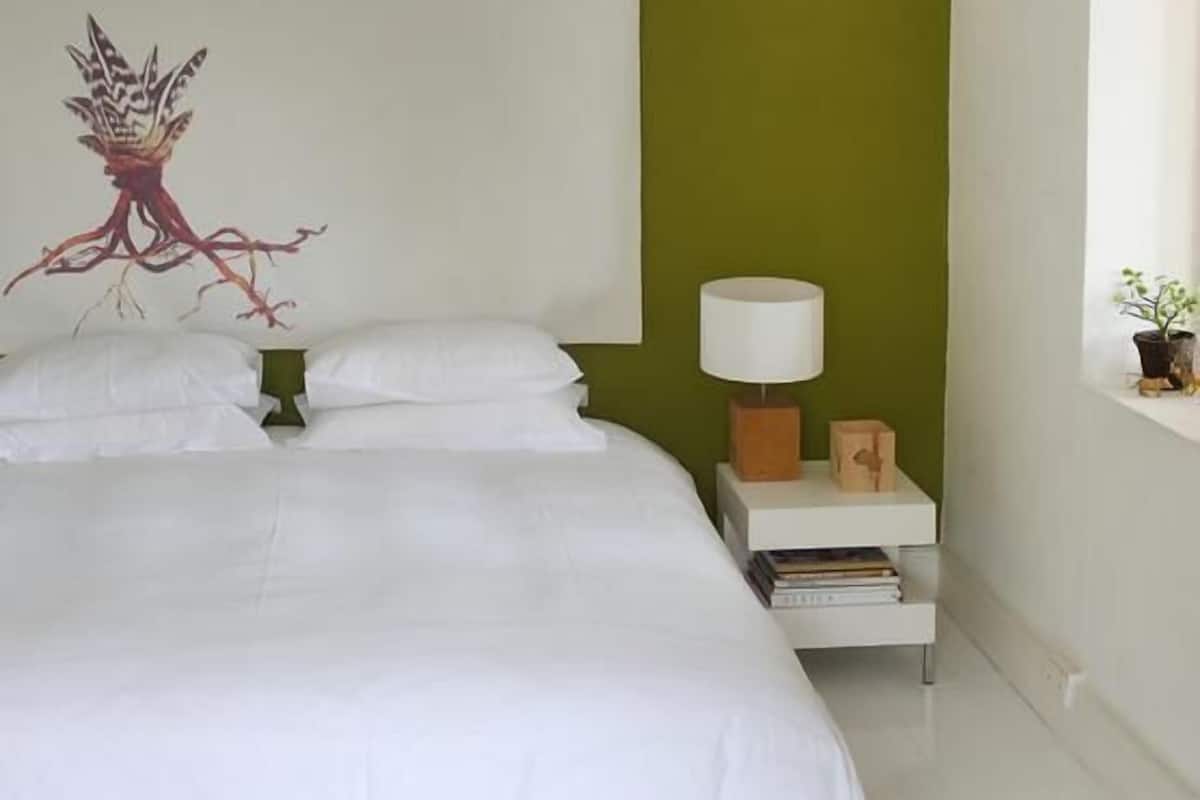 Cottage (Olive) | 1 bedroom, in-room safe, free WiFi, bed sheets