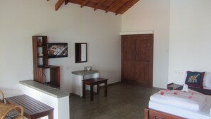 Select Comfort beds, in-room safe, blackout curtains, free WiFi - Ladja Beach Resort (Ambalantota)