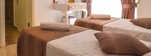 4 habitaciones, escritorio y espacio para trabajar con laptop 